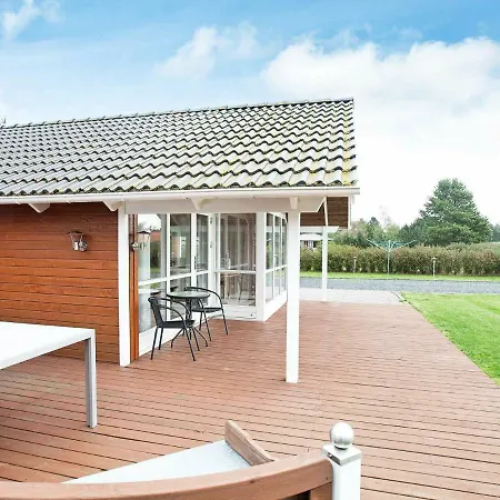 Three-bedroom In Rodby 38 別荘 Kramnitse