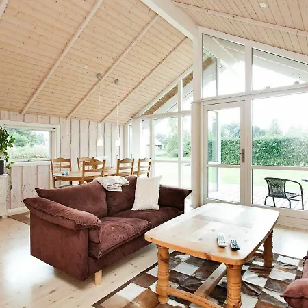 Three-bedroom In Rodby 38 * Kramnitse