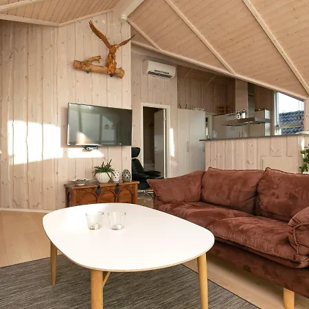 Three-bedroom In Rodby 38 Holiday home Kramnitse
